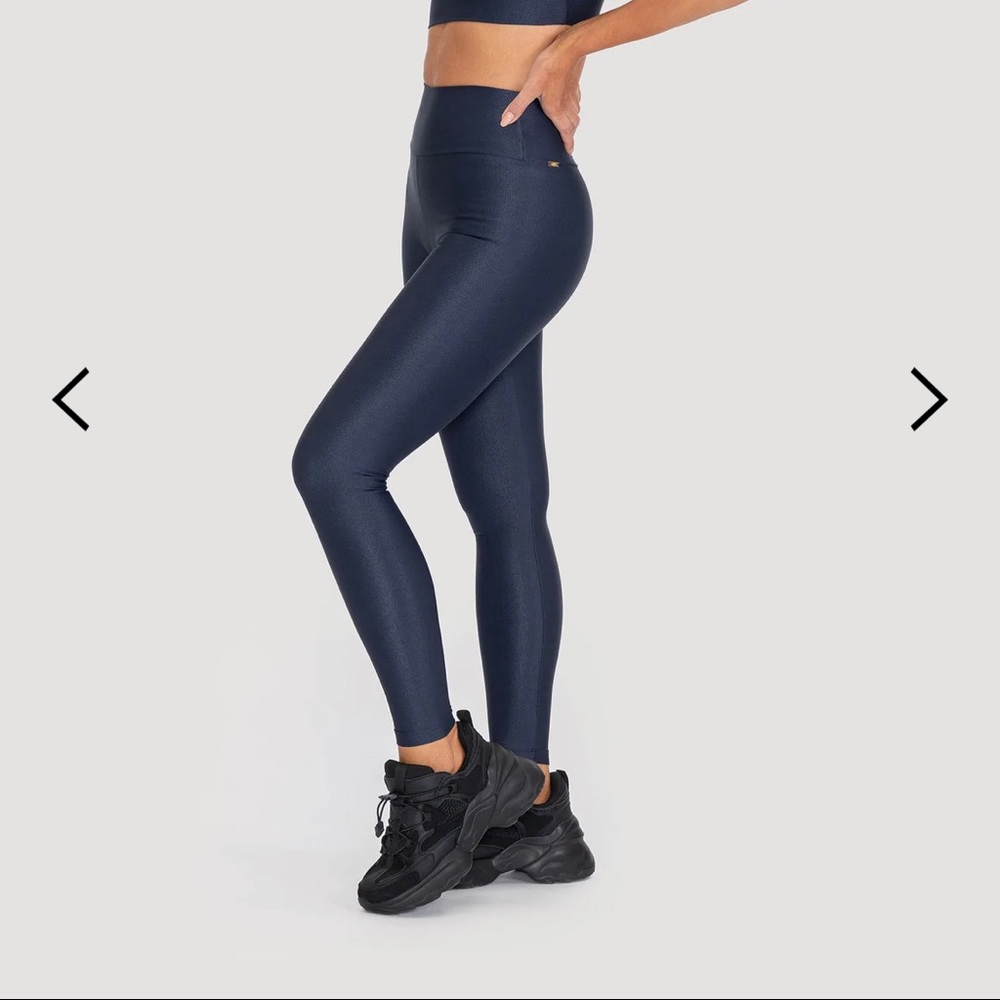 💙💛 LIVE! Leggings in metallic blue